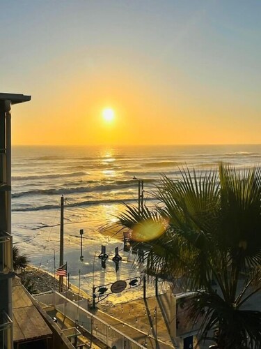 Daytona Beach Oceanfront 1BR Condo, Stunning Views, Pool Open,