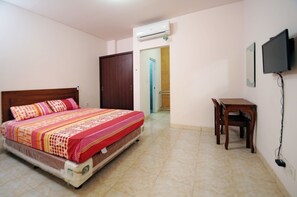 Standard Studio, 1 Bedroom, Private Bathroom, Courtyard View | WiFi, bed sheets
