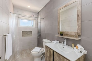 Shower, hair dryer - NEW - AmazingStudio Close 2 Palm & Eagle Beach (Noord)