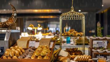 Desayuno buffet diario (VND 215000 por persona)