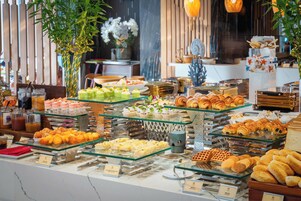 Daily buffet breakfast for a fee