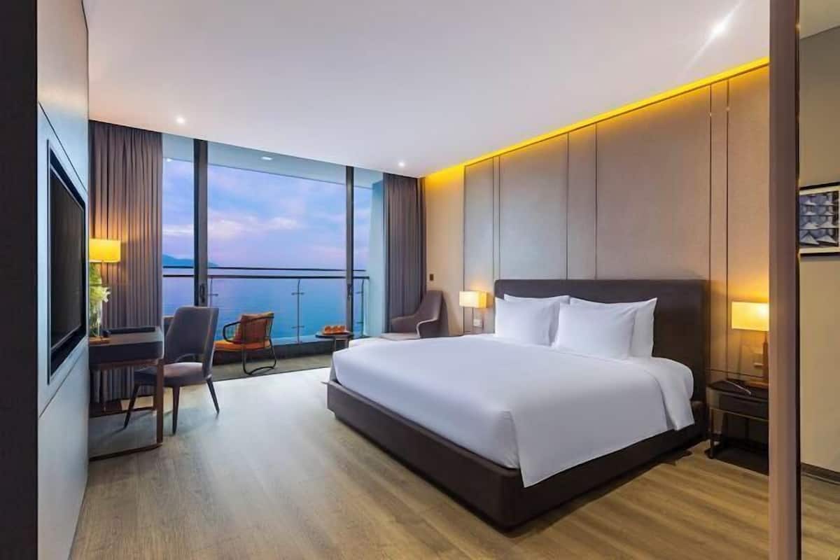 1 bedroom, minibar, in-room safe, blackout curtains
