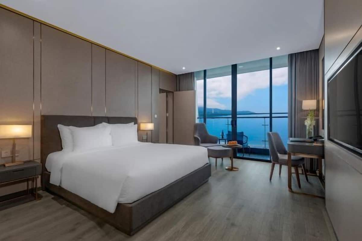 1 bedroom, minibar, in-room safe, blackout curtains