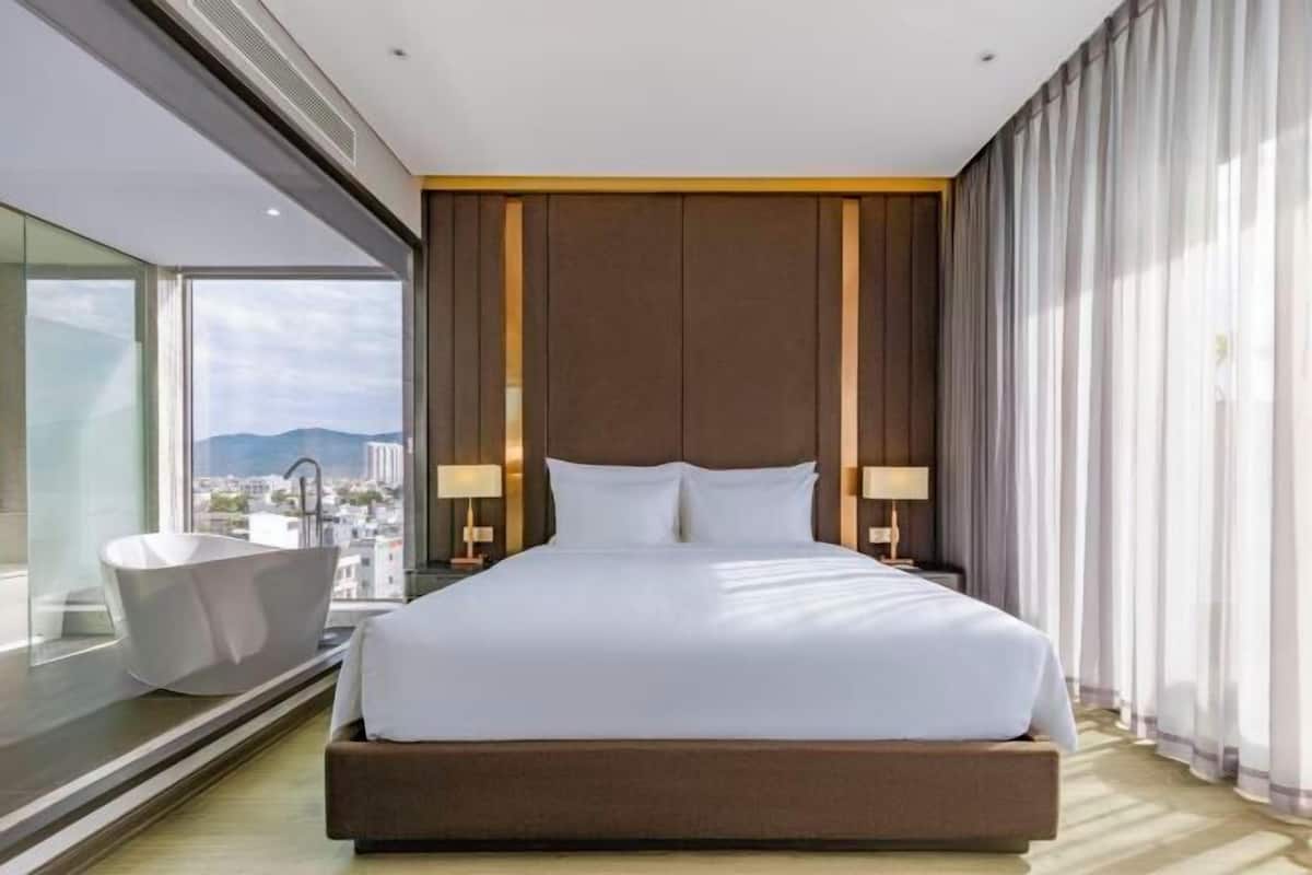 1 bedroom, minibar, in-room safe, blackout curtains