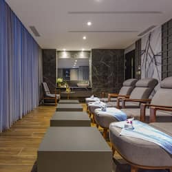 Couples treatment rooms, sauna, steam room, body treatments