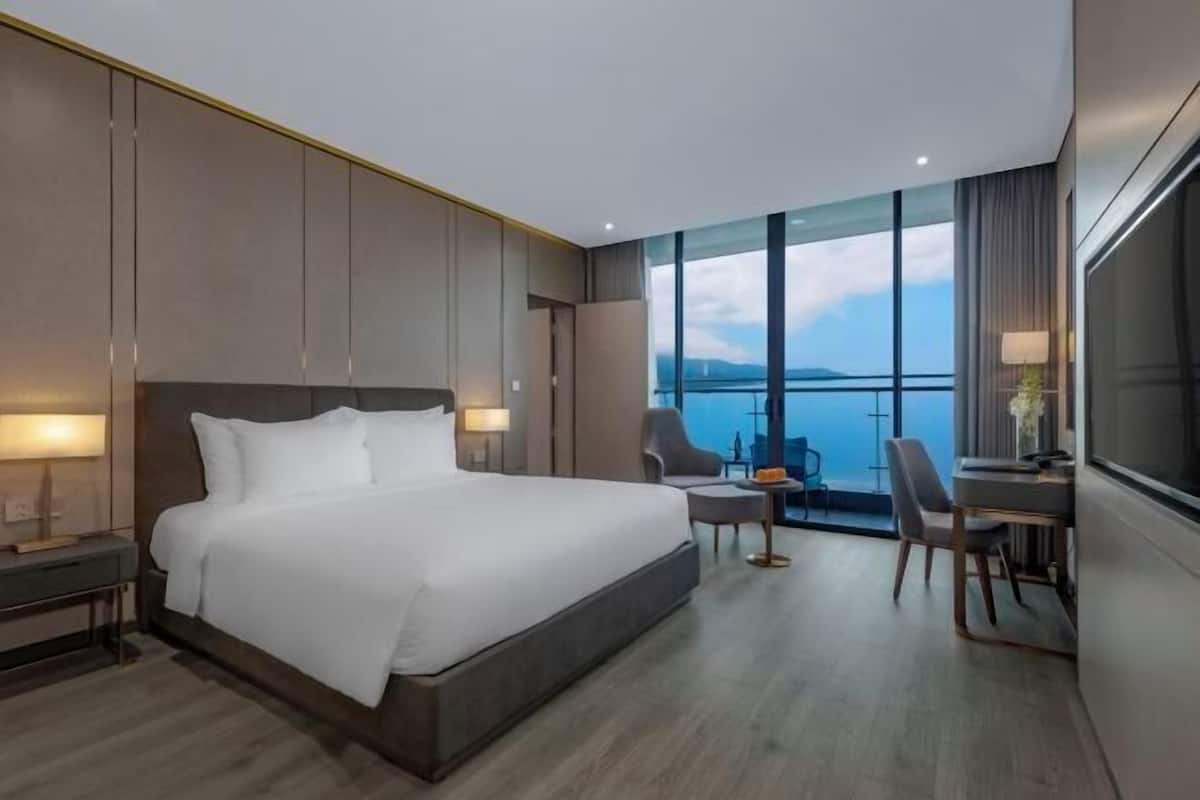1 bedroom, minibar, in-room safe, blackout curtains
