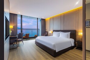 Minibar, in-room safe, blackout curtains, soundproofing - Le Sands Oceanfront Danang Hotel (Da Nang)