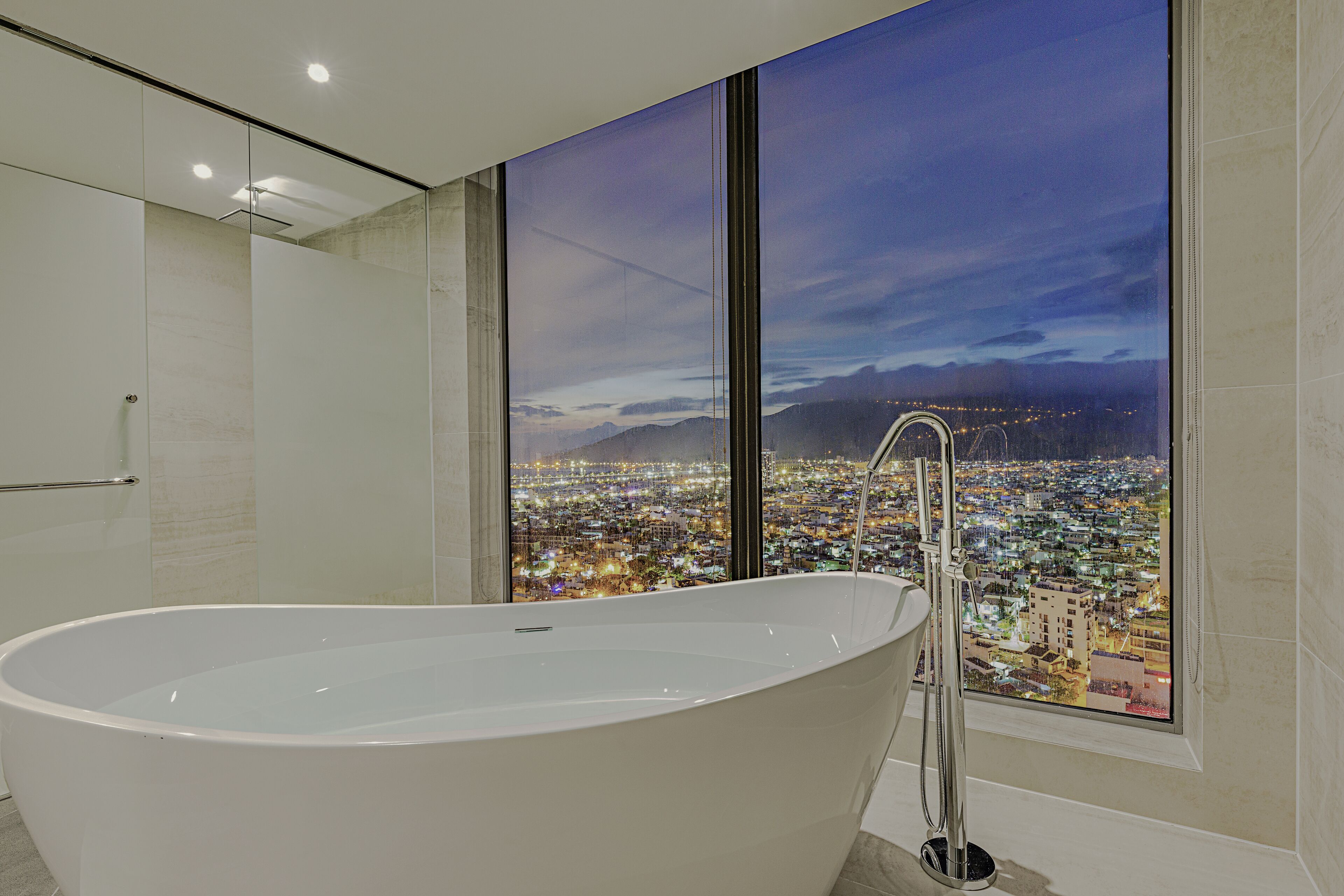 le sands penthouse | bathroom | free toiletries, hair dryer, bathrobes, slippers