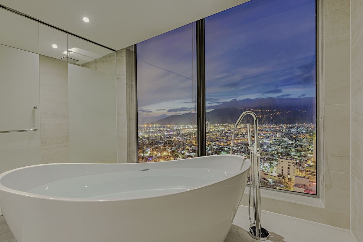 le sands penthouse | bathroom | free toiletries, hair dryer, bathrobes, slippers