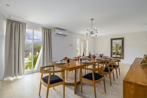 Dining - Villa with Modern Decor 3BR 2BA w/ Large Pool (Paradera)