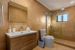 Shower, hair dryer - Amazing Modern 4BR Villa W/Private Pool@Gold Coast (Malmok)