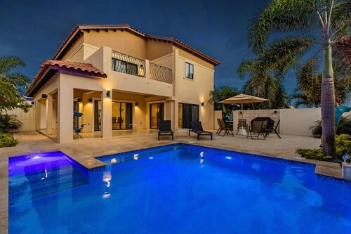 Amazing Modern 4BR Villa W/Private Pool@Gold Coast
