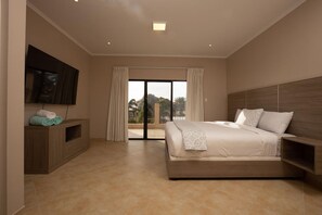 4 quartos, ferros/tábuas de passar roupa, Wi-Fi, roupa de cama