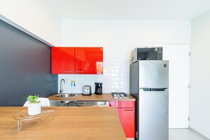 Fridge, microwave, oven, stovetop
