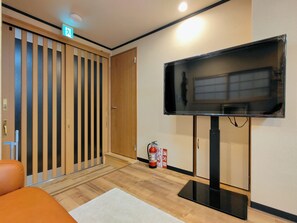 Elite Villa | Living area | 21-inch LCD TV with cable channels, TV - Otsuru Japanese-style Up to 6 people (Osaka)