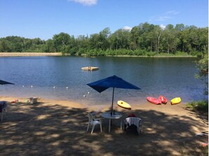 Beach nearby, beach towels - Waterview | Ski-in/Ski-out | Mont Blanc 15 min to Mont Tremblant (Saint-Faustin-Lac-Carre)