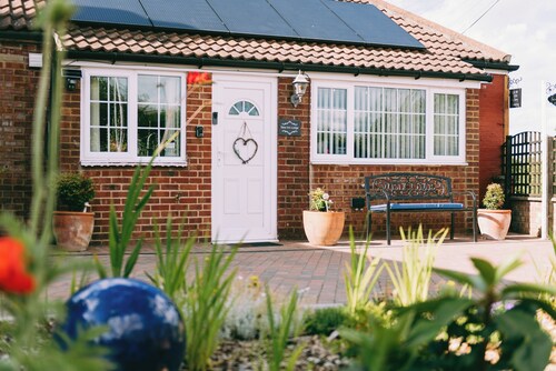 1 Bed, Sleeps 2, Free Parking, Pets Welcome