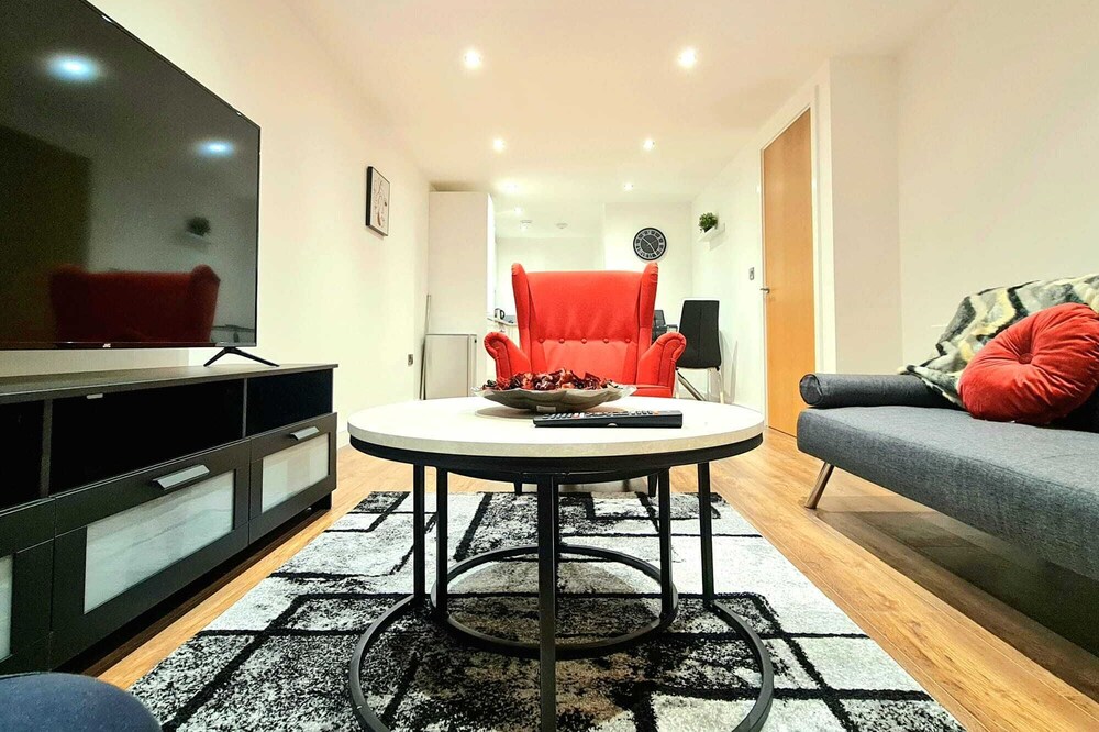 Remarkable 1-Bedroom Apartment in Salford
