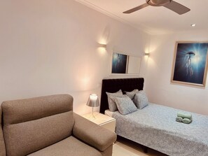 1 bedroom, iron/ironing board, WiFi, bed sheets - Central Lagos town center apartment near Marina (Lagos)