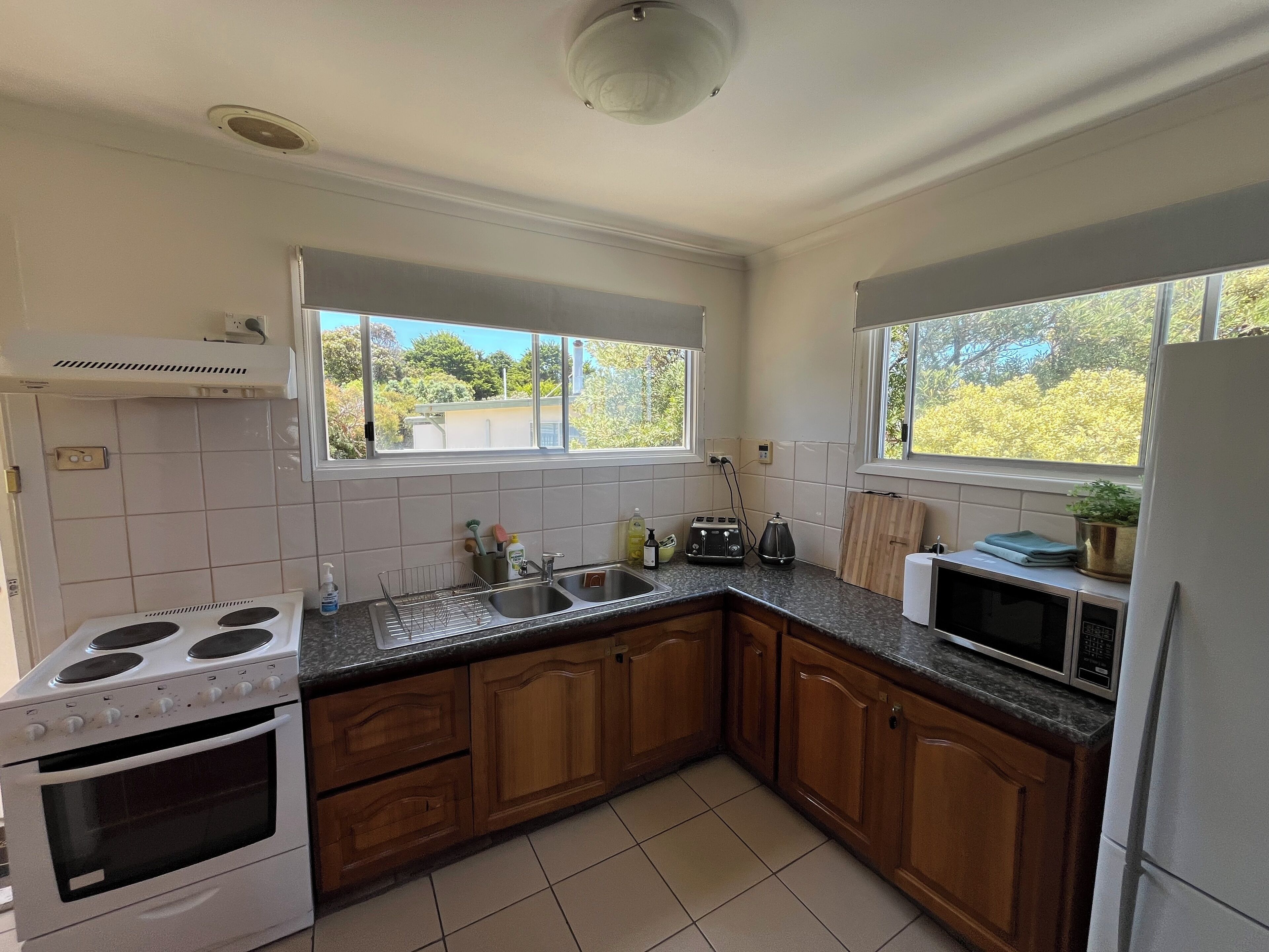 冰箱、微波炉、烤箱、炉灶