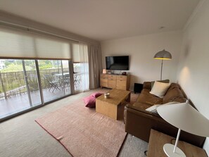 Smart TV, DVD player, books, video library - HOUSE OF NOMAD - Great Ocean Road, Skenes Creek (Skenes Creek)