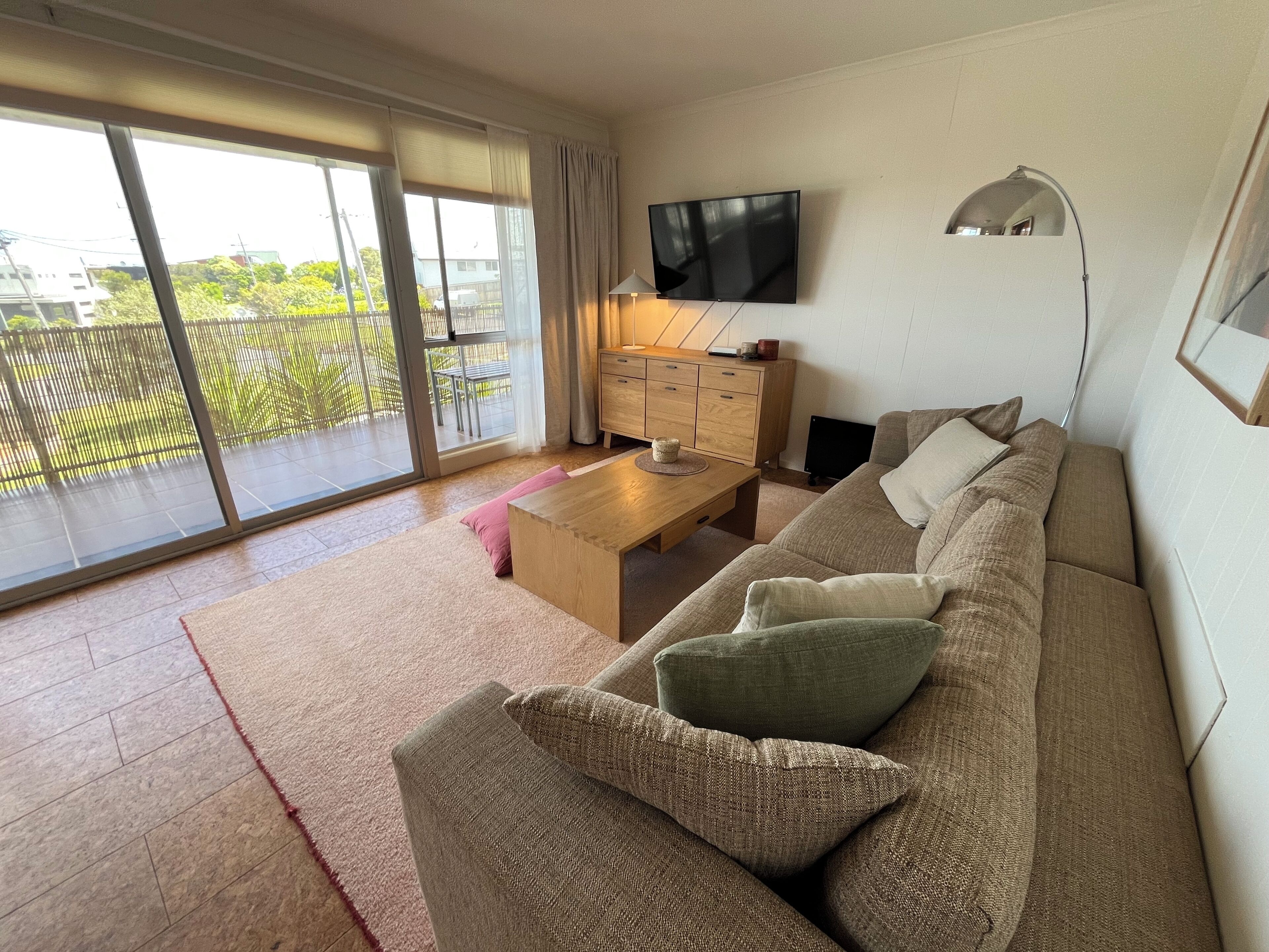 Smart-TV, DVD-Player, Bücher, Videothek