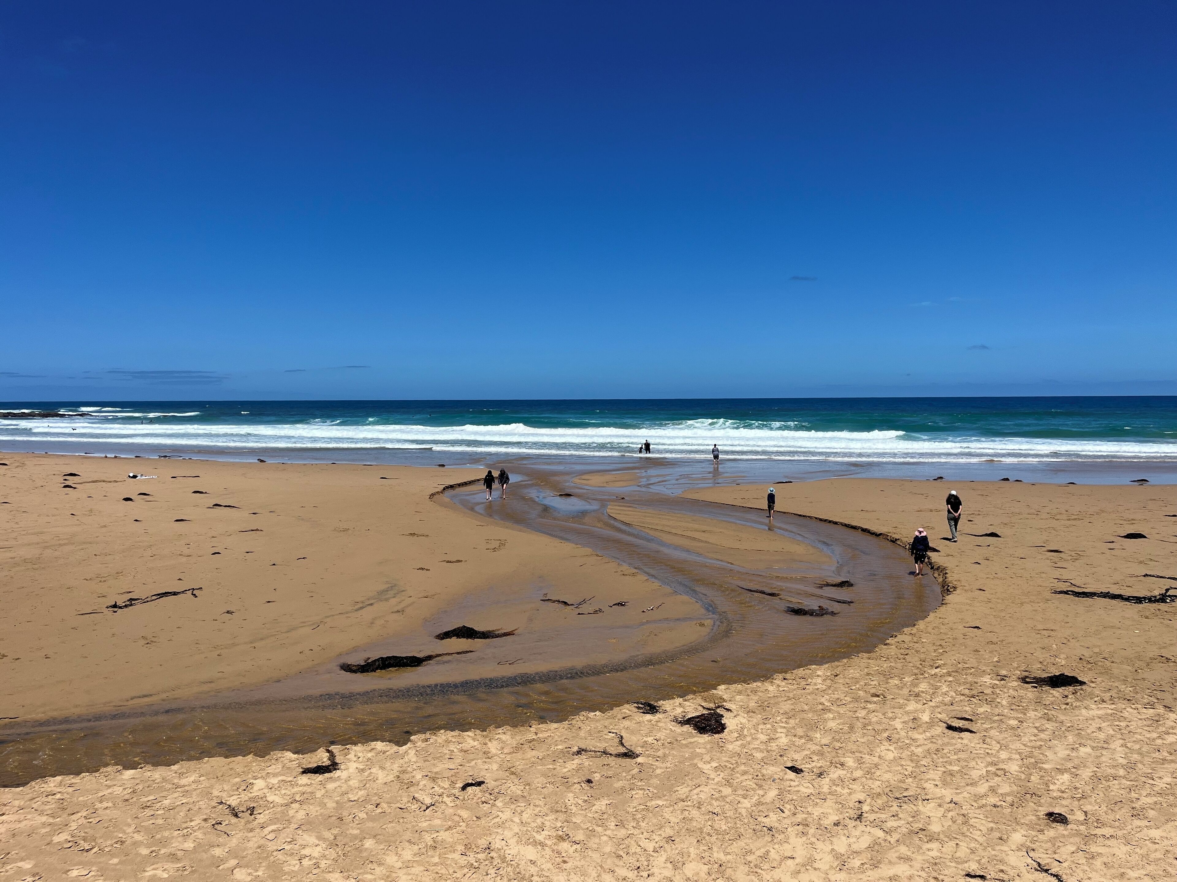 Ranta lähistöllä, rantapyyhkeitä