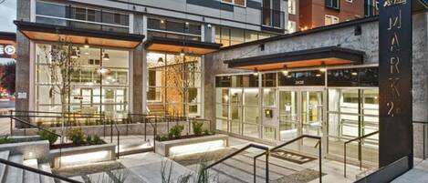 تفاصيل الفندق من الخارج