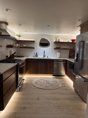 Lakefront Escape Minutes from Anchorage Airport