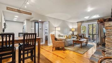 TV, fireplace, Netflix, DVD player