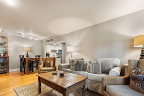 TV, fireplace, Netflix, DVD player - Hiking Trails, Wood-Burning Fireplace & Community Pools - Buckanoe Condo (Jasper)