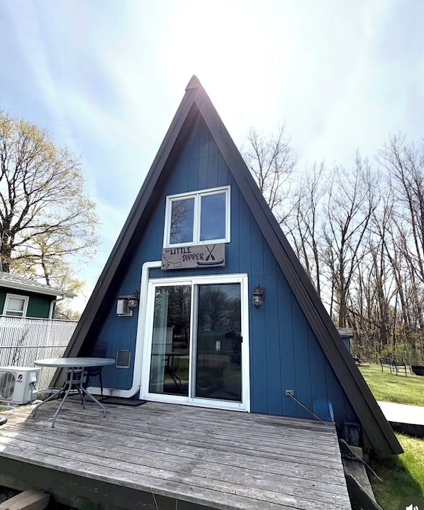 A blue A-frame building with a sign reading 'Little Dipper.' - A-frame, Fireplace,Private Lake Lot, Dock, Kayaks. (Alexandria)
