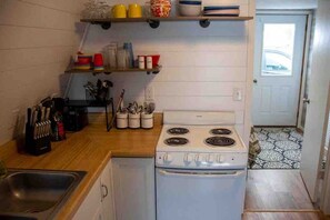 Unclassified image, 4 of 40, button