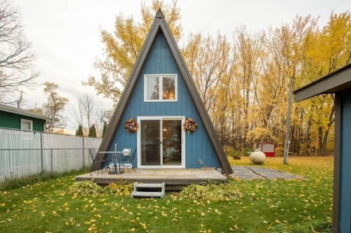 A-frame, Fireplace,Private Lake Lot, Dock, Kayaks.