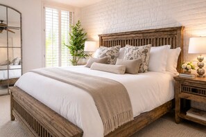 4 bedrooms, desk, iron/ironing board, travel cot - Joshua Tree Manor PV II By Hotel Home Stays (Paradise Valley)