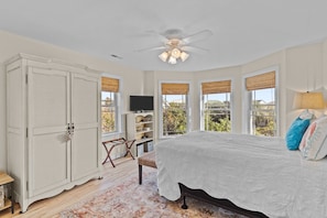 5 bedrooms, desk, iron/ironing board, free WiFi