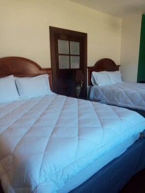 Harding Room | Premium bedding, down duvets, memory-foam beds, bed sheets