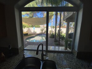 Piscina all'aperto, una piscina riscaldata