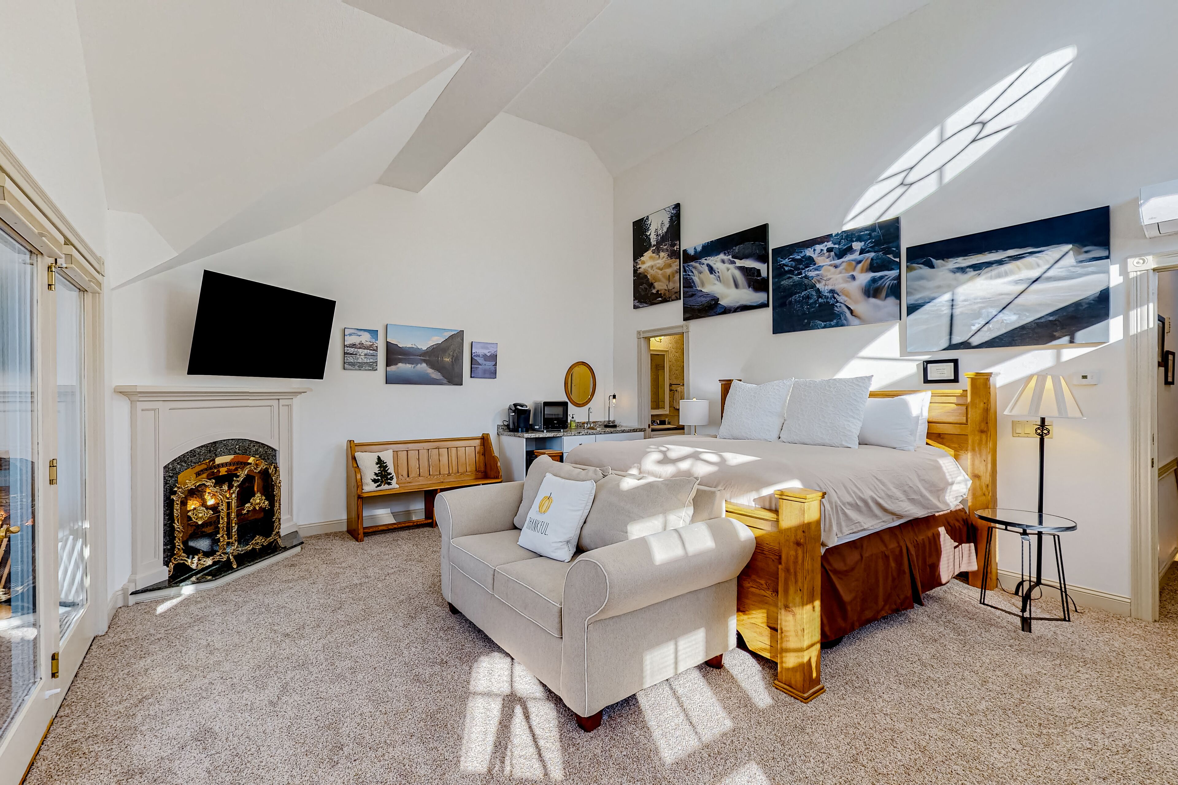 Sunlit Suite with a Kitchenette, Gas Fireplace, Fast WiFi, Patio, & Pool