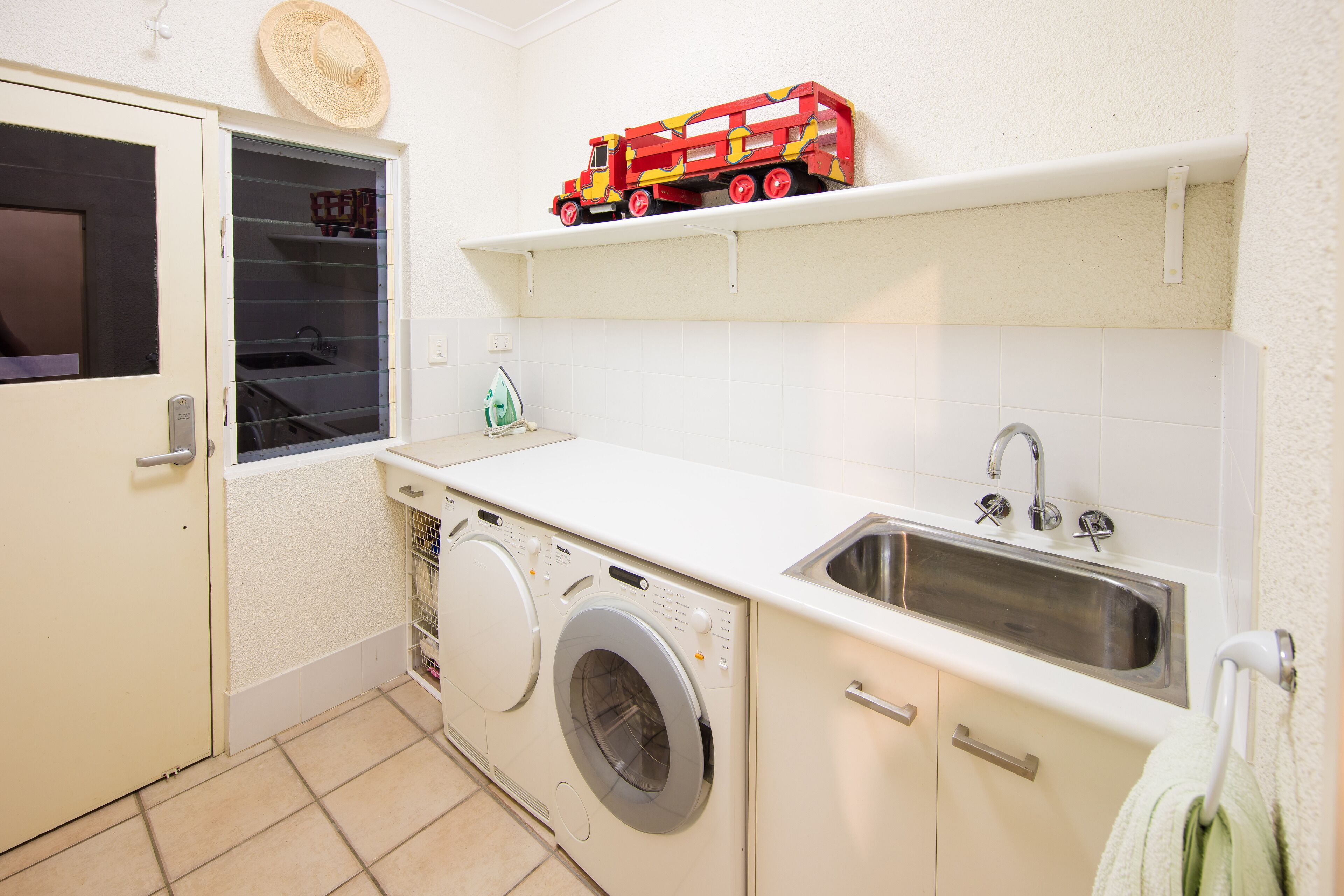 Luxury Home in Nature surrounded by Wallabies — image 12