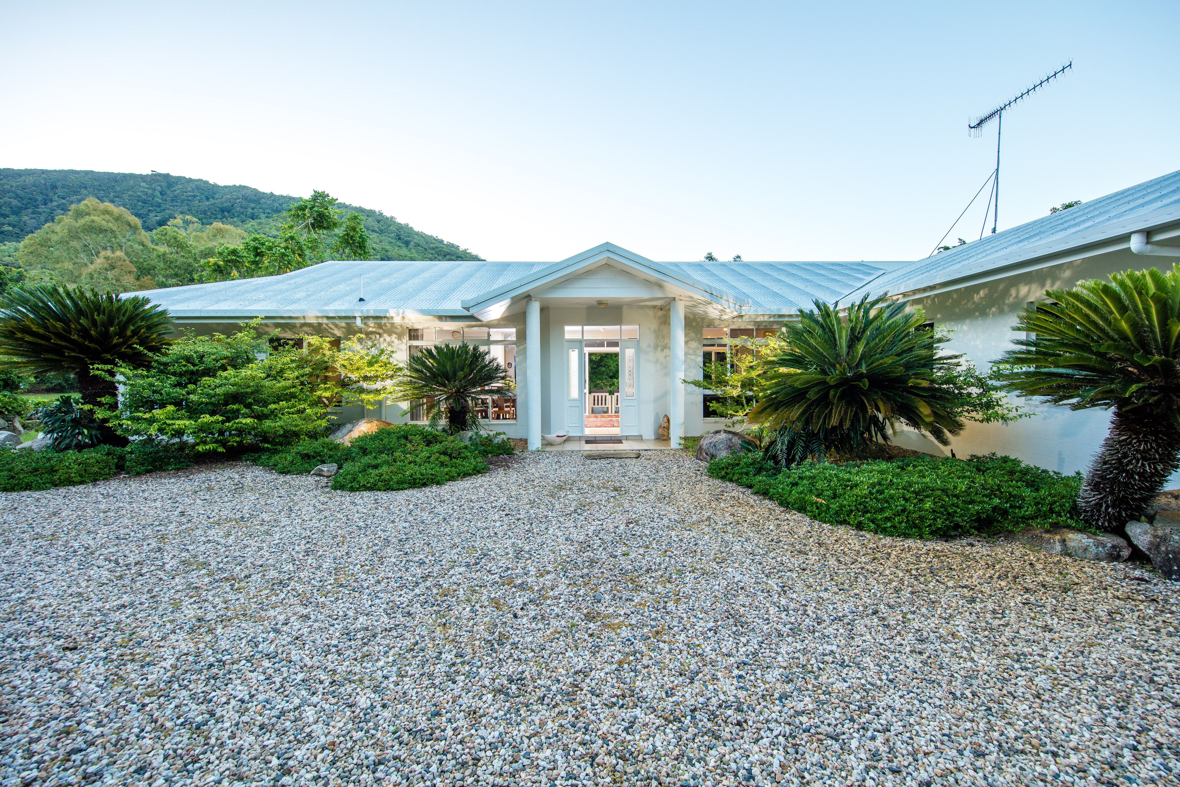 Luxury Home in Nature surrounded by Wallabies — image 26