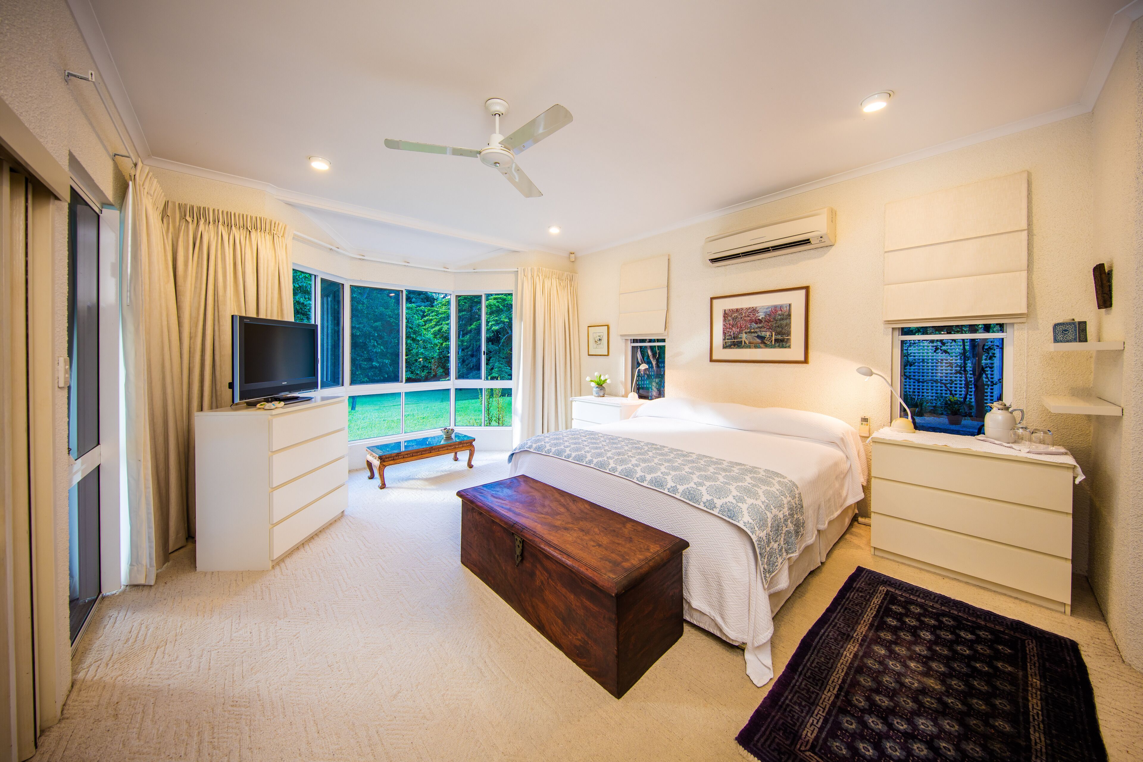 Luxury Home in Nature surrounded by Wallabies — image 5