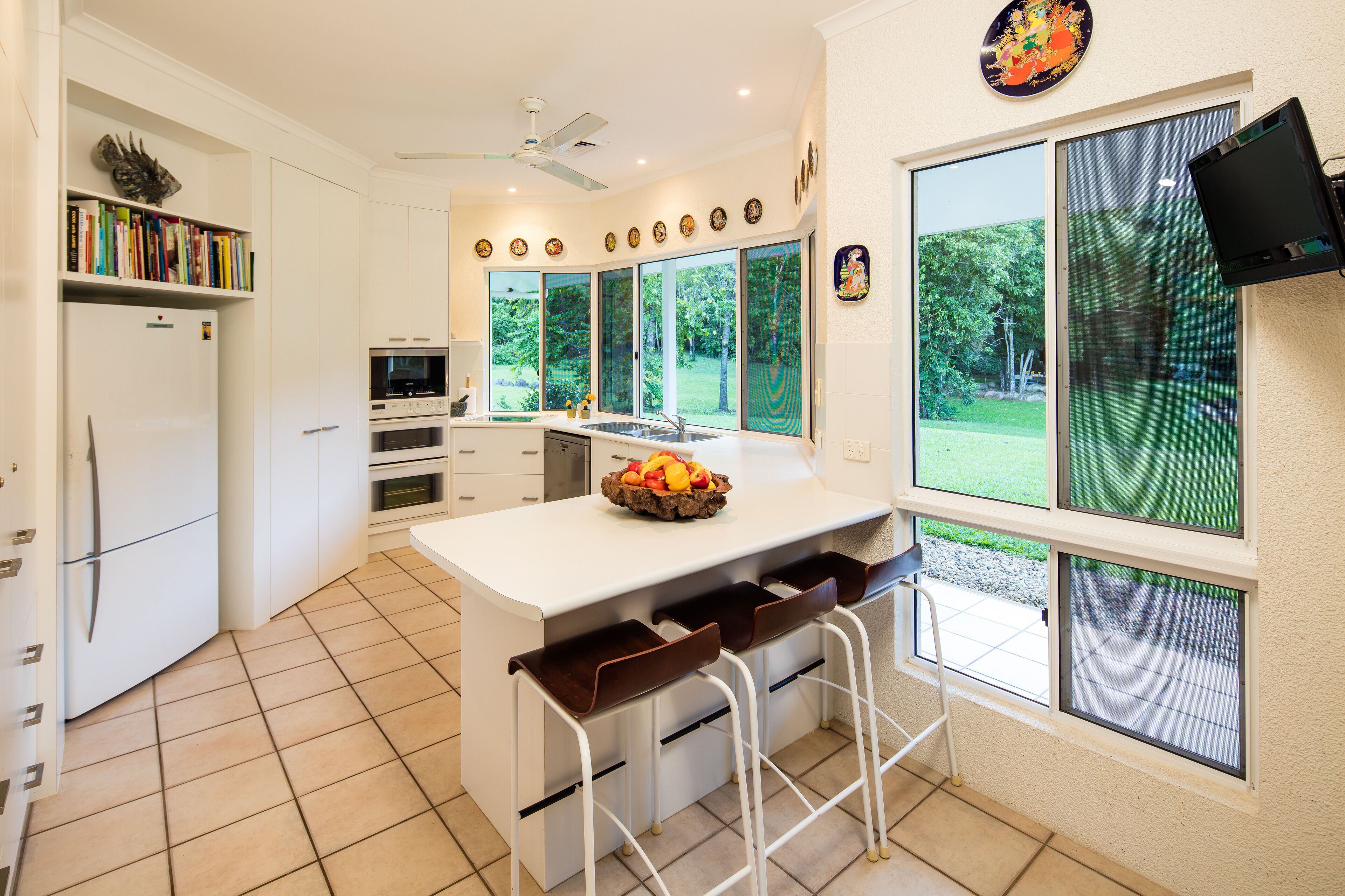 Luxury Home in Nature surrounded by Wallabies — image 10