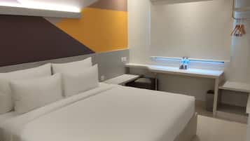 Quarto casal superior | Escrivaninha, Wi-Fi de cortesia, roupa de cama