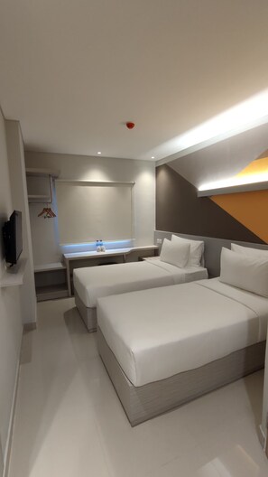 Superior Twin Room | Desk, free WiFi, bed sheets - Agogo Downtown (Surabaya)