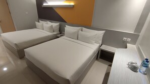 Family Quadruple Room | Desk, free WiFi, bed sheets - Agogo Downtown (Surabaya)