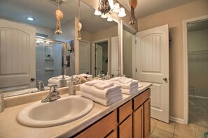 Towels - Screened Patio: Rincon Home, 18 Mi to Savannah! (Rincon)