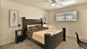 3 bedrooms, desk, iron/ironing board, free WiFi - North Phoenix home with 3 Bed 2 Bath - SLEEPS 6 - Close to Freeway I-17 (Phoenix)