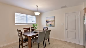 Dining - North Phoenix home with 3 Bed 2 Bath - SLEEPS 6 - Close to Freeway I-17 (Phoenix)