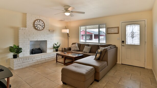 Smart TV, fireplace - North Phoenix home with 3 Bed 2 Bath - SLEEPS 6 - Close to Freeway I-17 (Phoenix)
